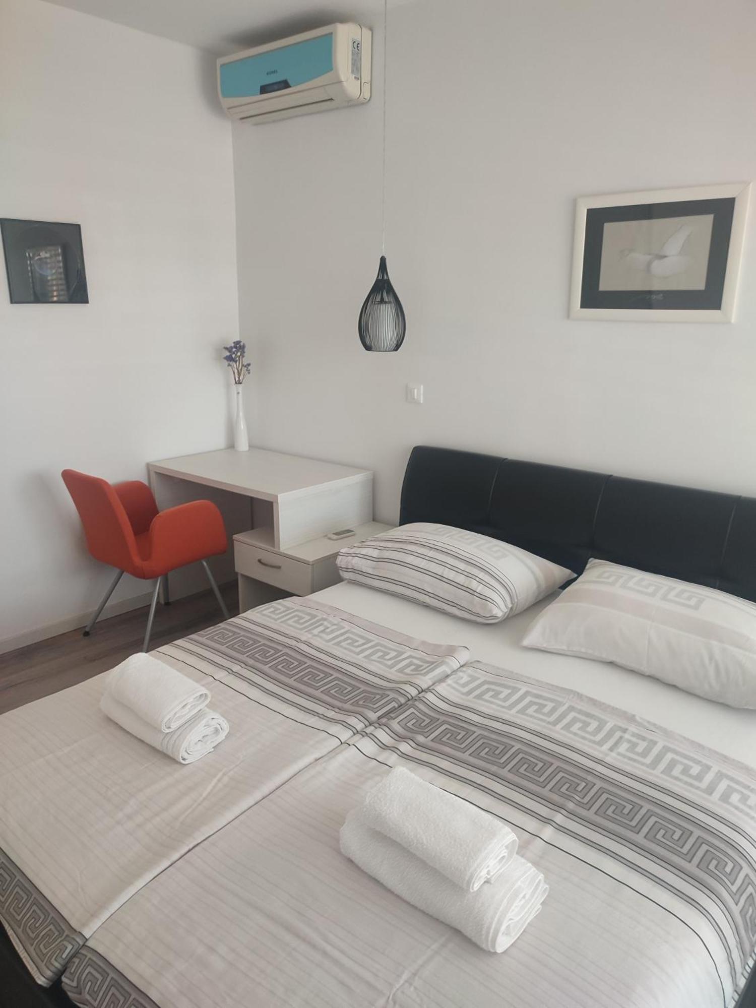 Biuk Apartments Novi Vinodolski Pokoj fotografie